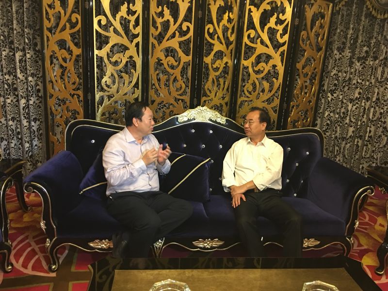 王文勝董事長參加廣西梧州經(jīng)貿(mào)洽談會 梧州市長朱學(xué)慶親切接見